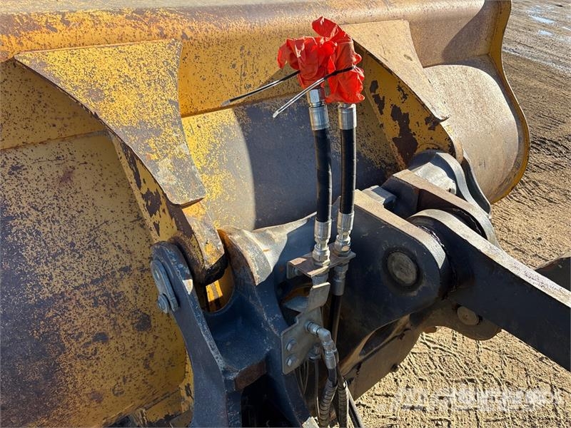 John Deere 724K Pale gommate