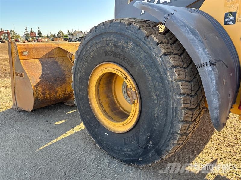 John Deere 724K Pale gommate