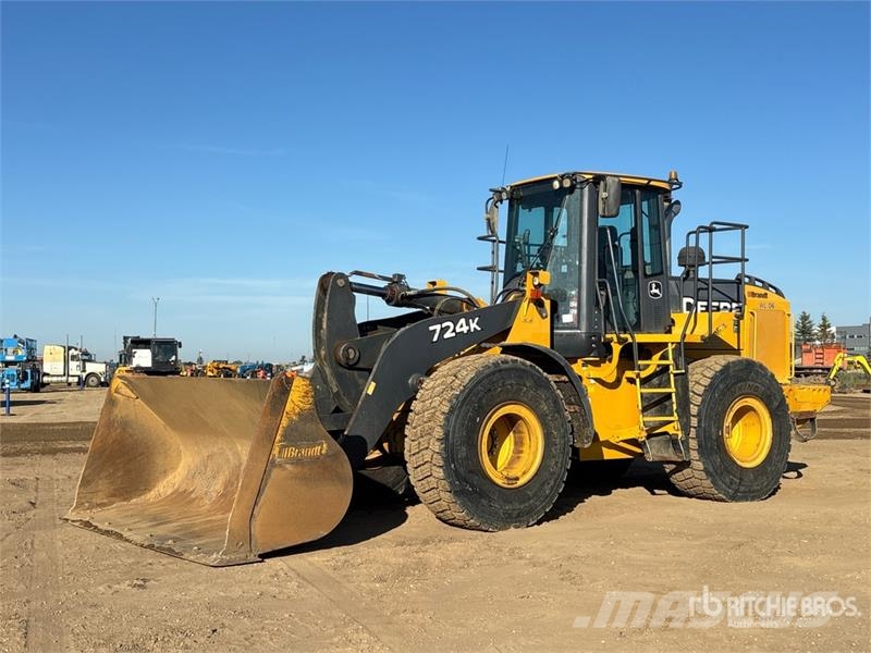 John Deere 724K Pale gommate