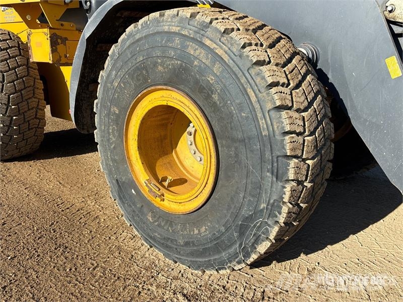 John Deere 724K Pale gommate