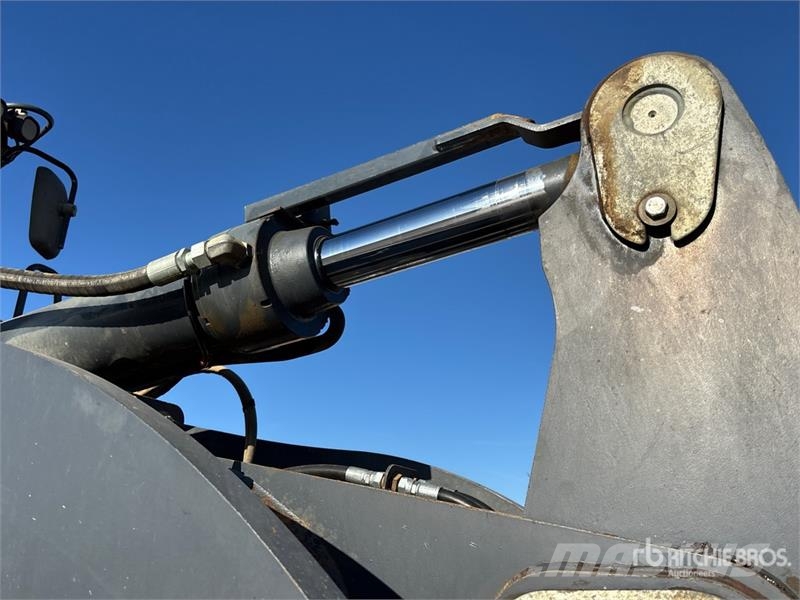 John Deere 724K Pale gommate