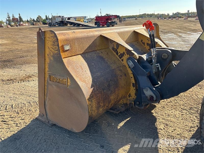 John Deere 724K Pale gommate