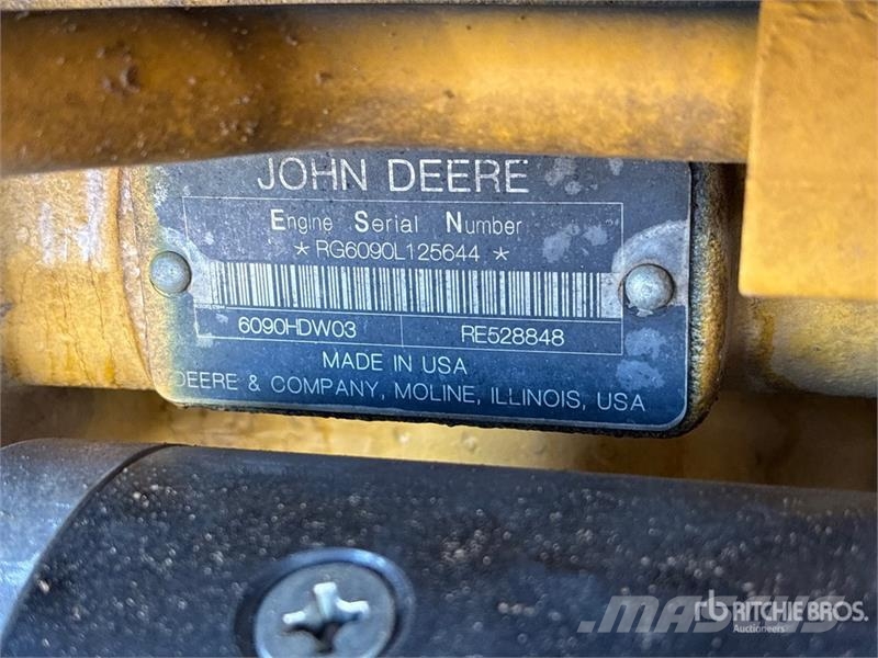 John Deere 724K Pale gommate