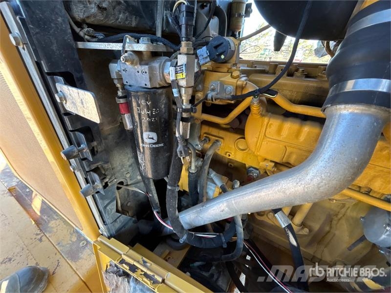 John Deere 724K Pale gommate