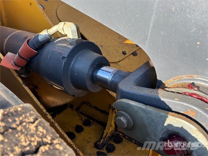 John Deere 724K Pale gommate