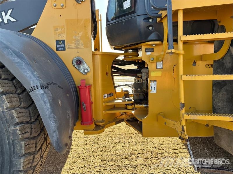John Deere 724K Pale gommate