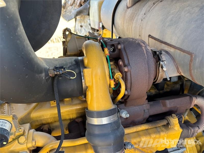 John Deere 724K Pale gommate