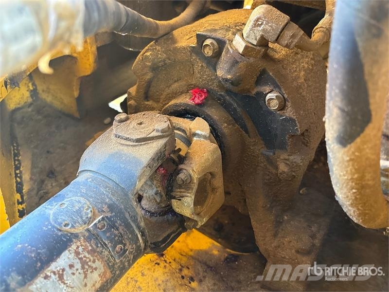 John Deere 724K Pale gommate