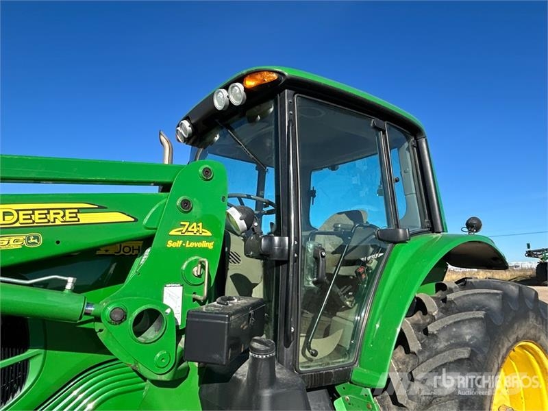 John Deere 7330 Traktoriai