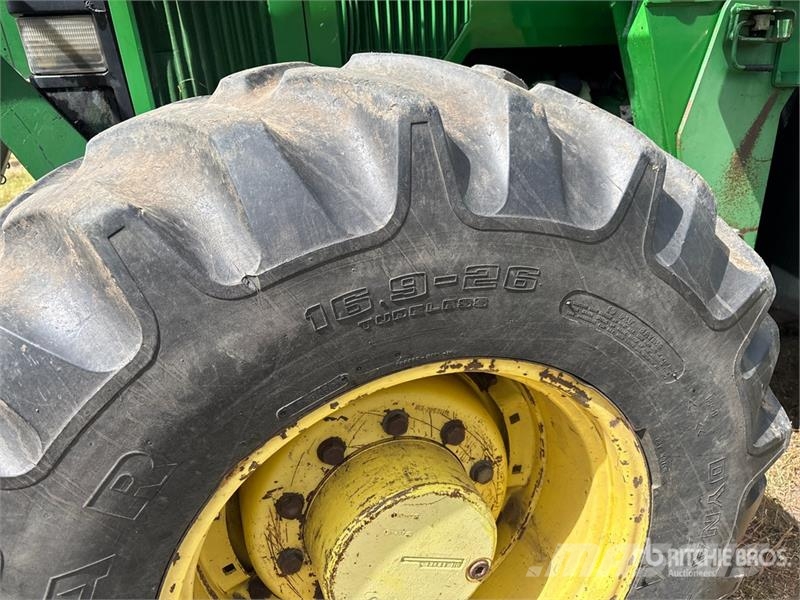 John Deere 7700 4WD Tractor Traktorok