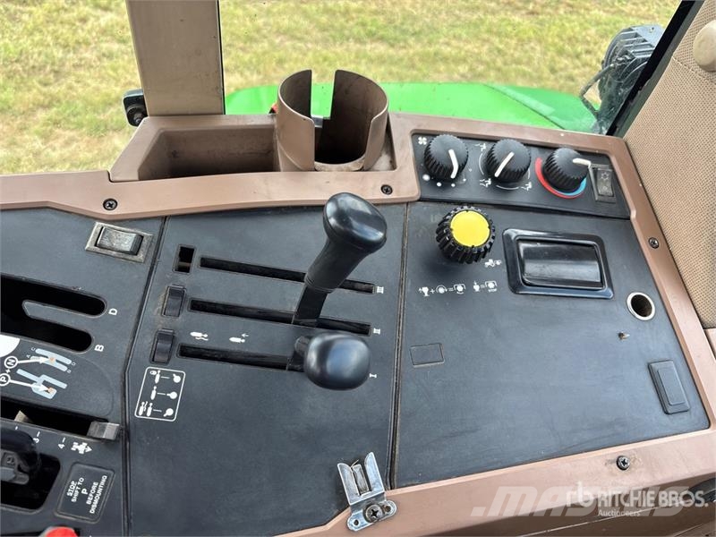 John Deere 7700 4WD Tractor Traktorok