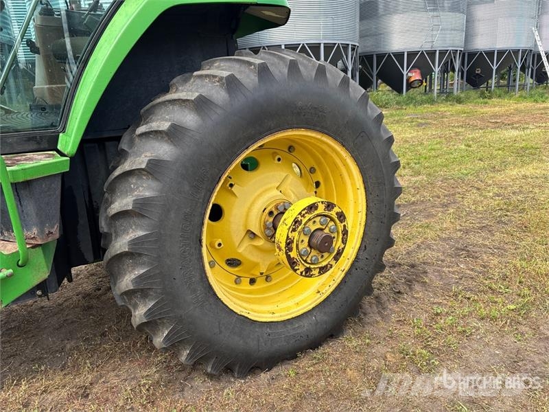 John Deere 7700 4WD Tractor Traktorok