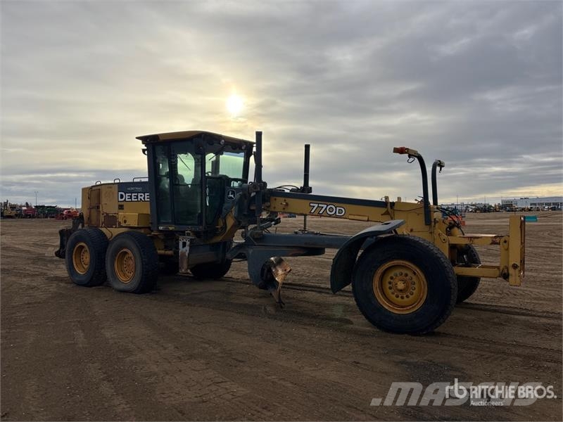 John Deere 770D Motor Grader معدات تمهيد الطرق