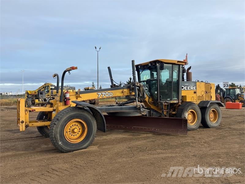 John Deere 770D Motor Grader معدات تمهيد الطرق