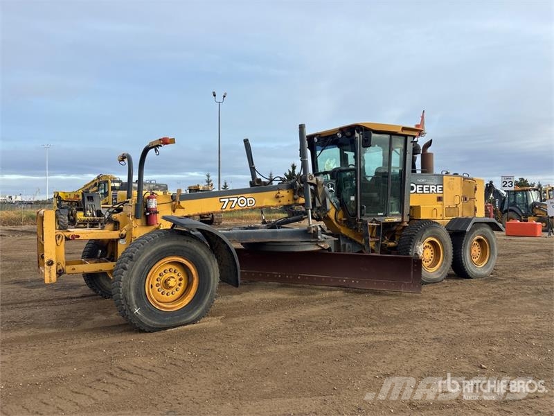John Deere 770D Motor Grader معدات تمهيد الطرق