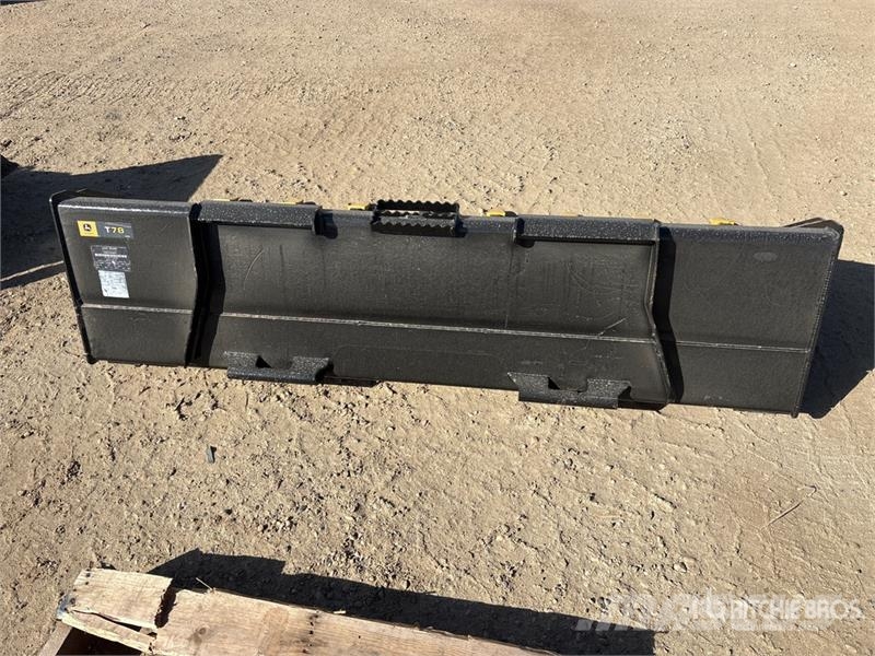 John Deere 78 in Skid Steer Bucket Kauhat