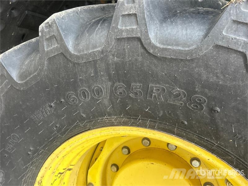 John Deere 7830 4WD Tractor Traktoriai