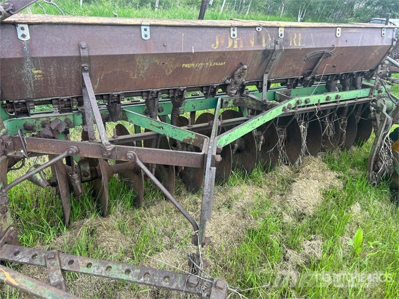 John Deere 8 ft Antique Seeder مثاقيب