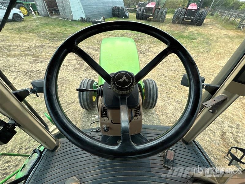 John Deere 8100 2WD Tractor Трактори
