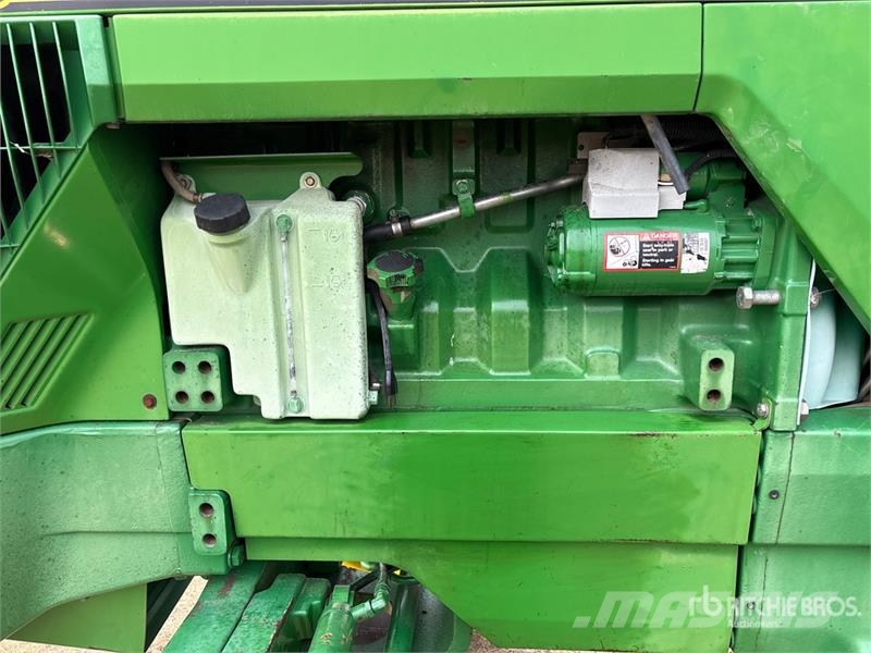John Deere 8100 2WD Tractor Трактори