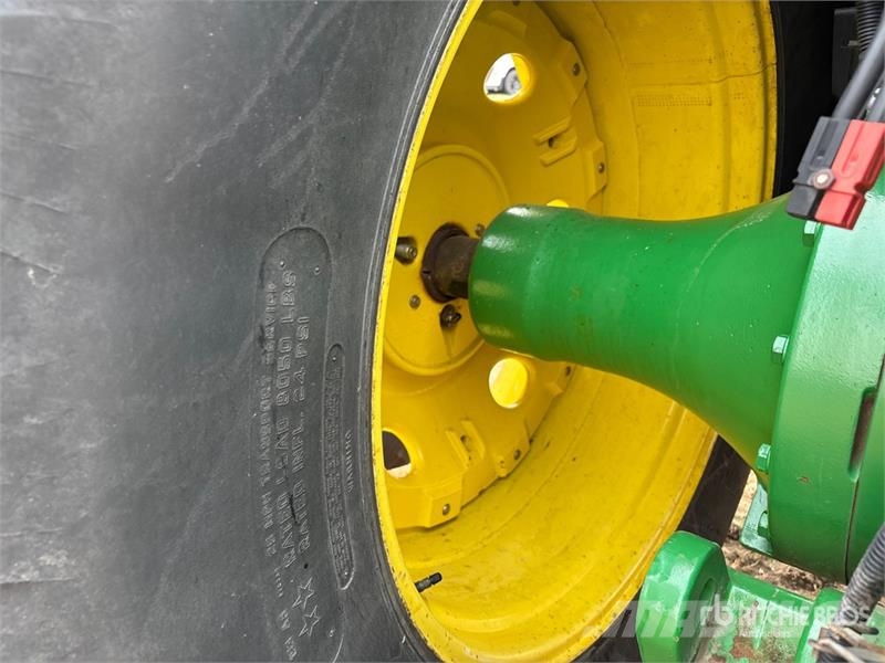 John Deere 8100 2WD Tractor Трактори