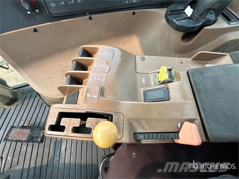 John Deere 8100 2WD Tractor Трактори