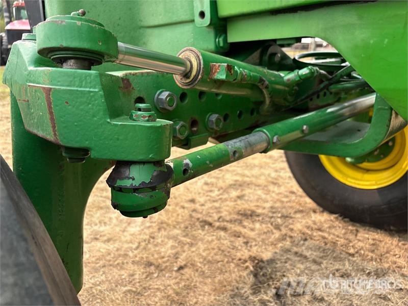 John Deere 8100 2WD Tractor Трактори