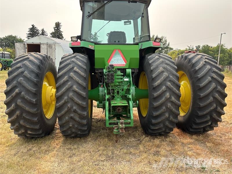 John Deere 8100 2WD Tractor Трактори
