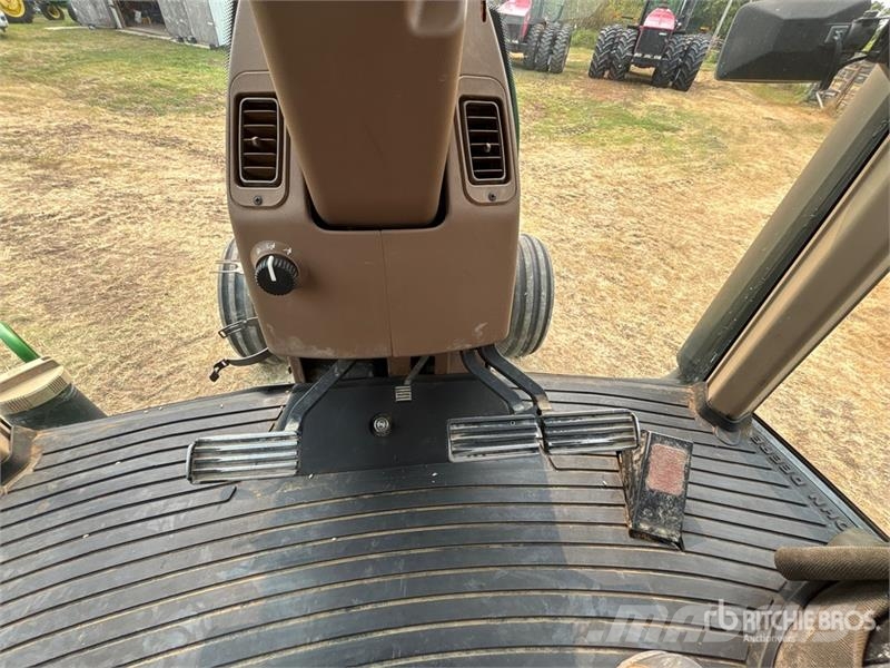 John Deere 8100 2WD Tractor Трактори