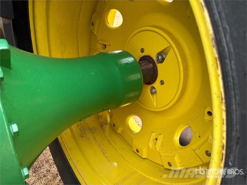 John Deere 8100 2WD Tractor Трактори