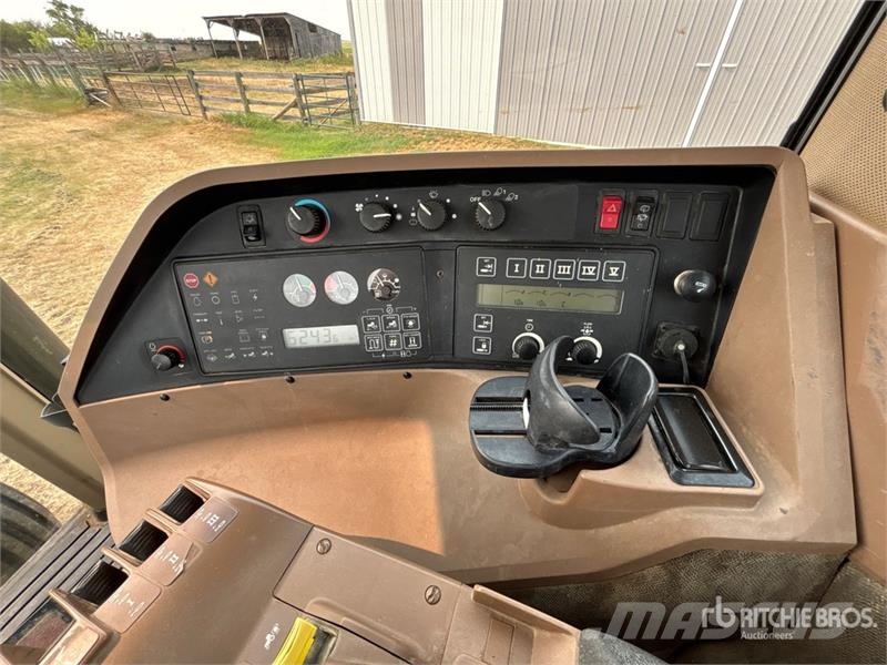 John Deere 8100 2WD Tractor Трактори