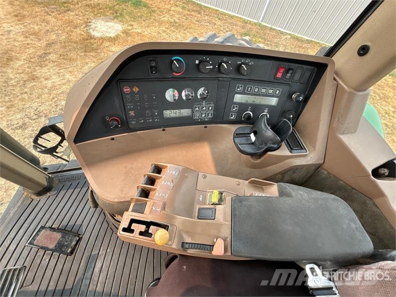 John Deere 8100 2WD Tractor Трактори