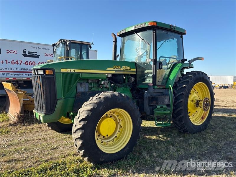 John Deere 8210 4WD Tractor Трактори