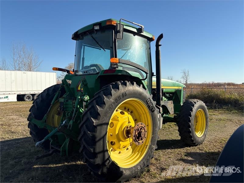 John Deere 8210 4WD Tractor Трактори