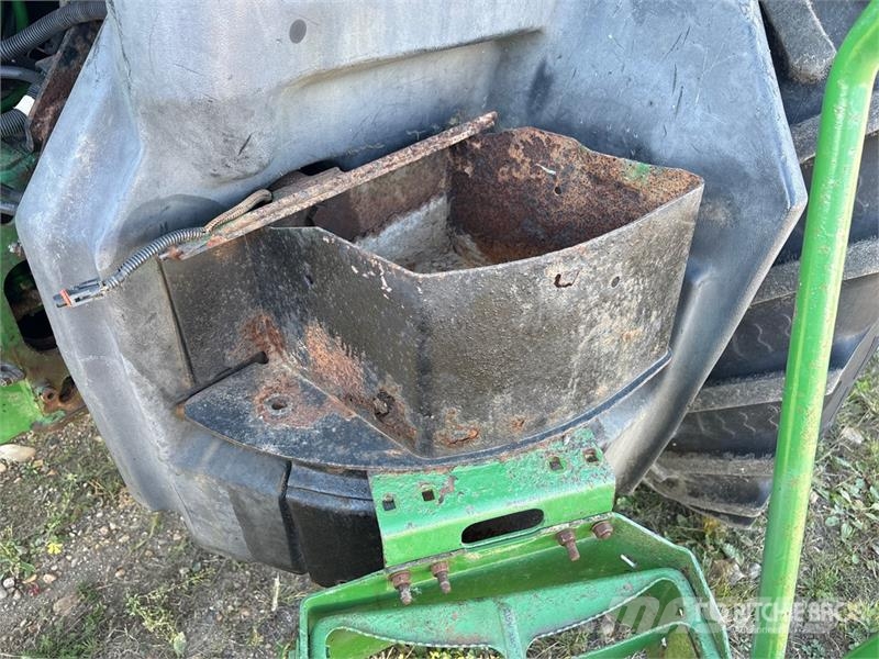 John Deere 8210 4WD Tractor Трактори