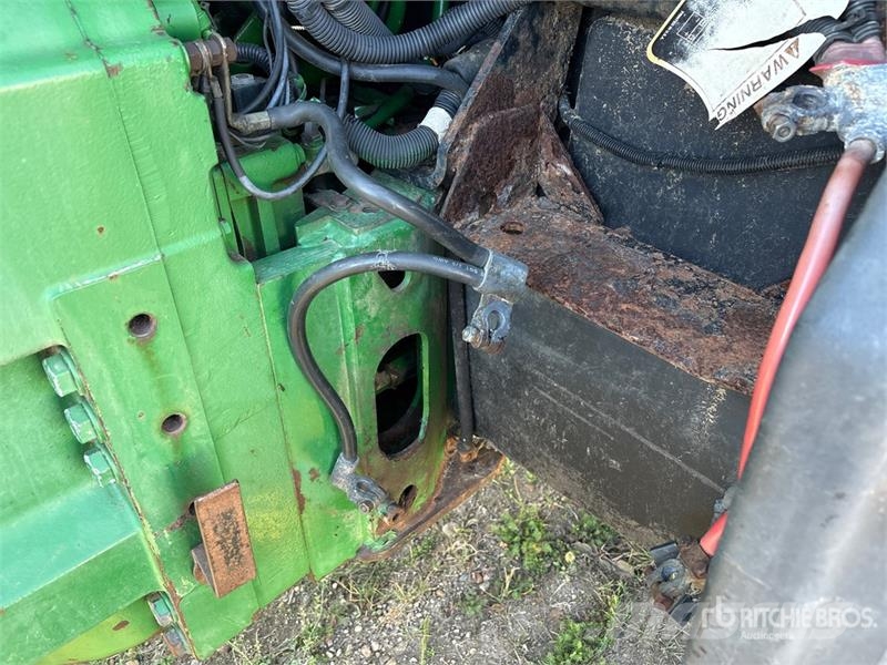 John Deere 8210 4WD Tractor Трактори
