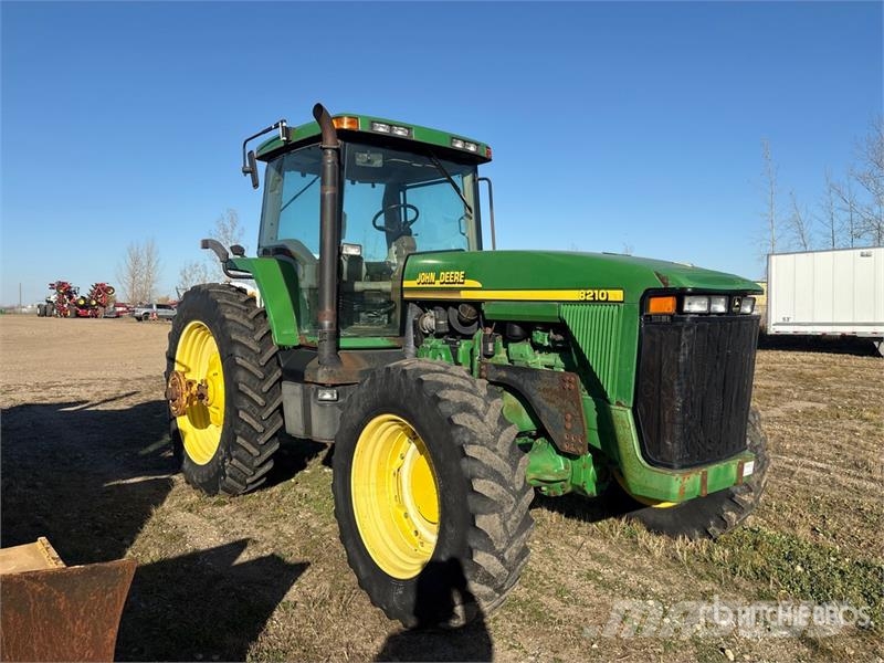 John Deere 8210 4WD Tractor Трактори