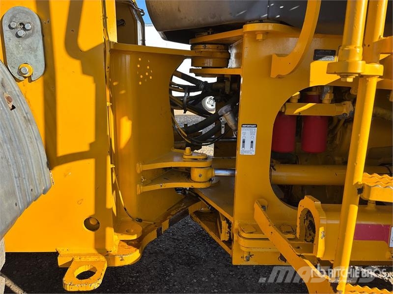 John Deere 824J Kolové nakladače