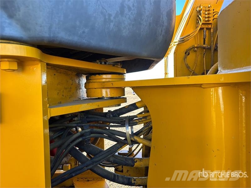 John Deere 824J Kolové nakladače