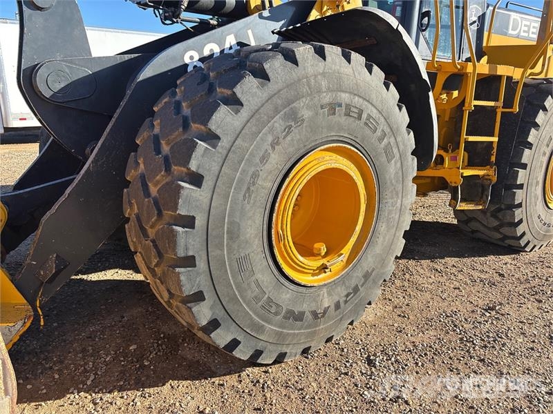 John Deere 824J Kolové nakladače