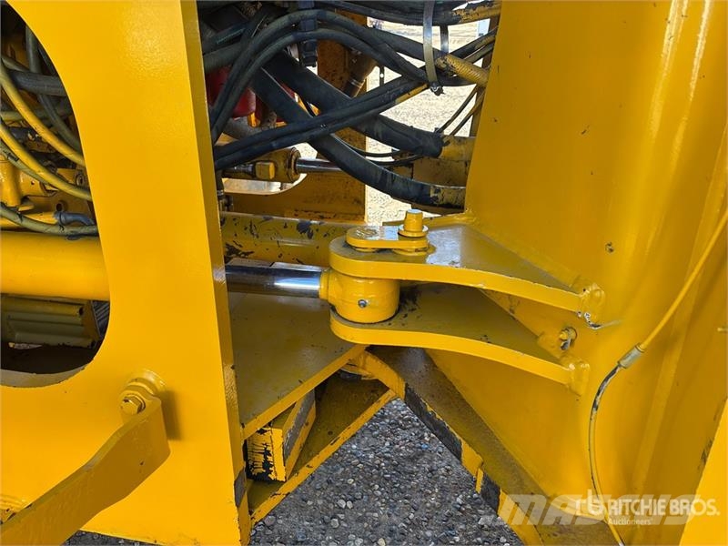 John Deere 824J Kolové nakladače
