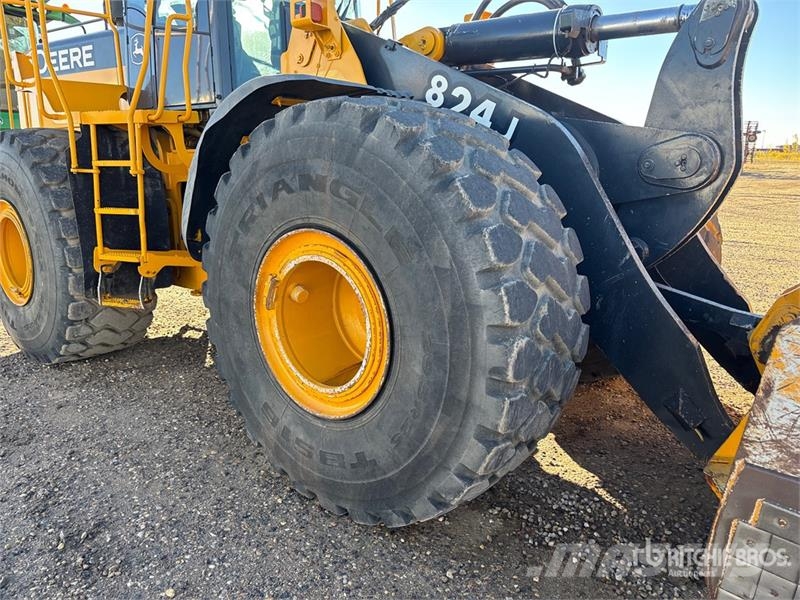 John Deere 824J Kolové nakladače