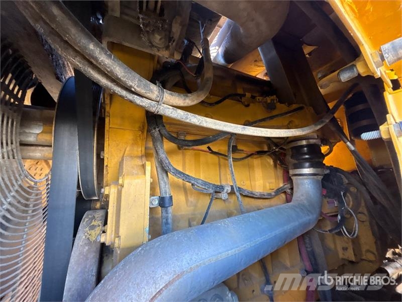 John Deere 824J Kolové nakladače