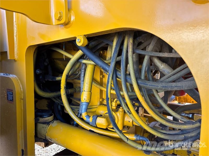 John Deere 824J Kolové nakladače