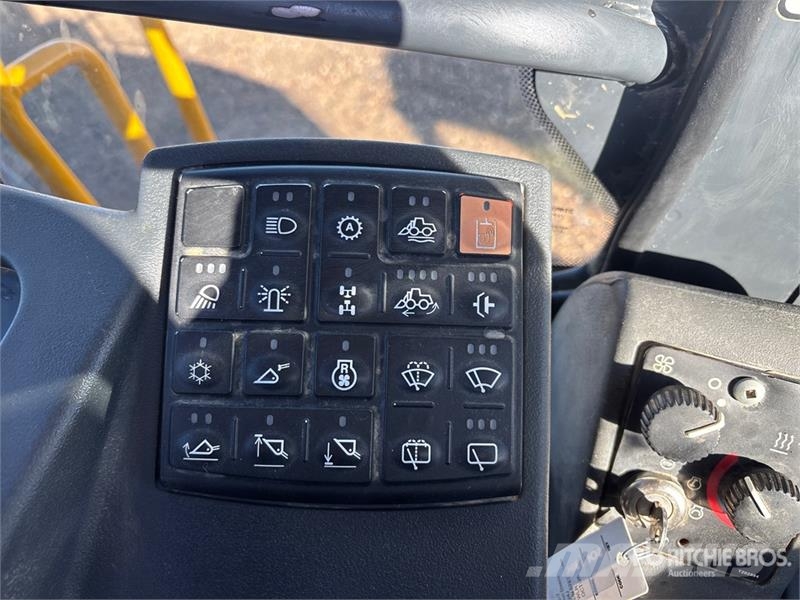 John Deere 824J Kolové nakladače