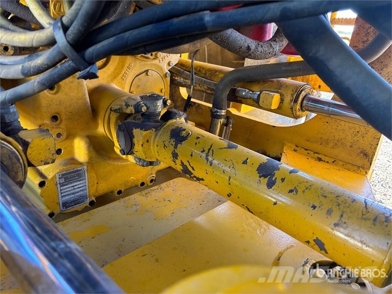 John Deere 824J Kolové nakladače