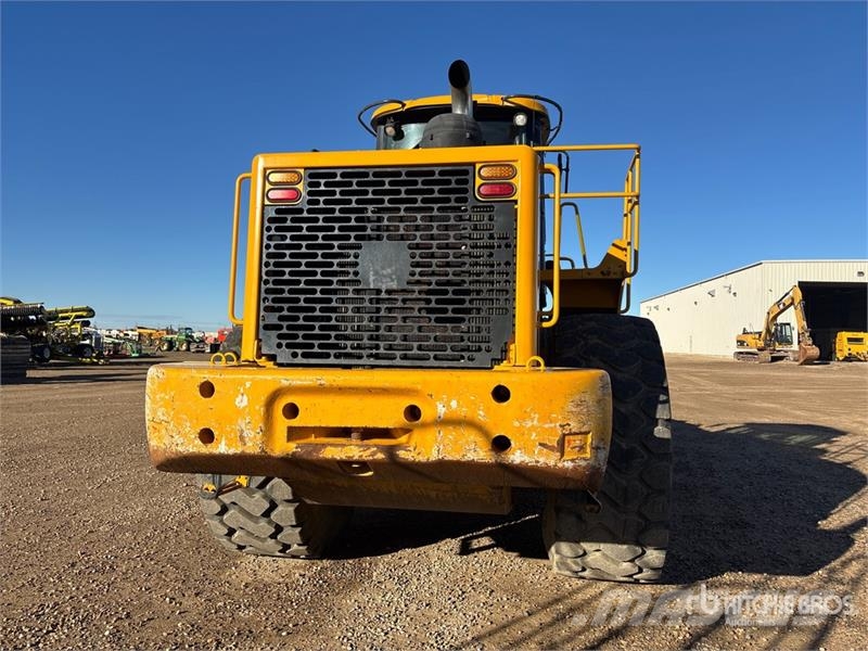 John Deere 824J Kolové nakladače