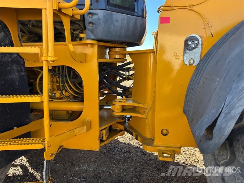 John Deere 824J Kolové nakladače