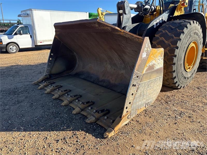 John Deere 824J Kolové nakladače