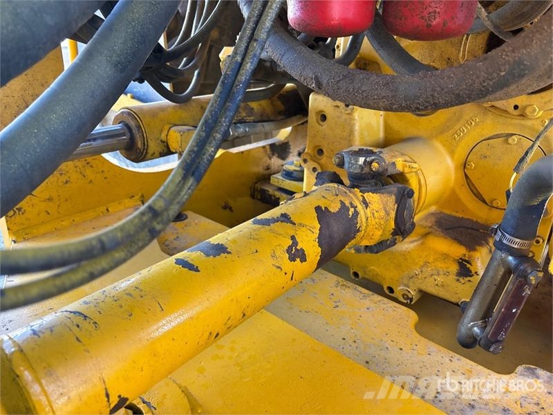 John Deere 824J Kolové nakladače